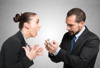 Photo Metóda proti hnevu: Napíšte svoje pocity na papier a zničte ho