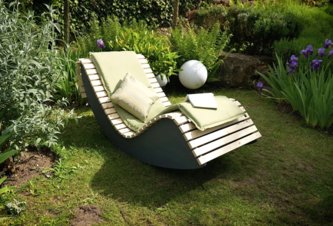 Photo Leto, slnko a vlastnoručne vyrobené ležadlo na záhradu, terasu alebo balkón