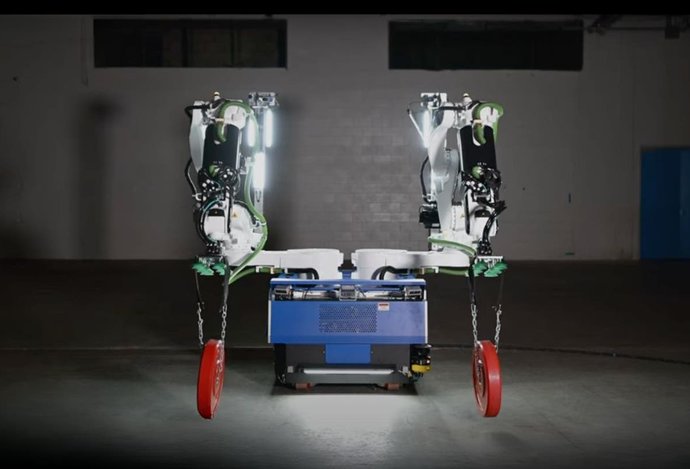 Photo Prvý priemyselný superhumanoidný robot s AI uľahčí život skladníkom