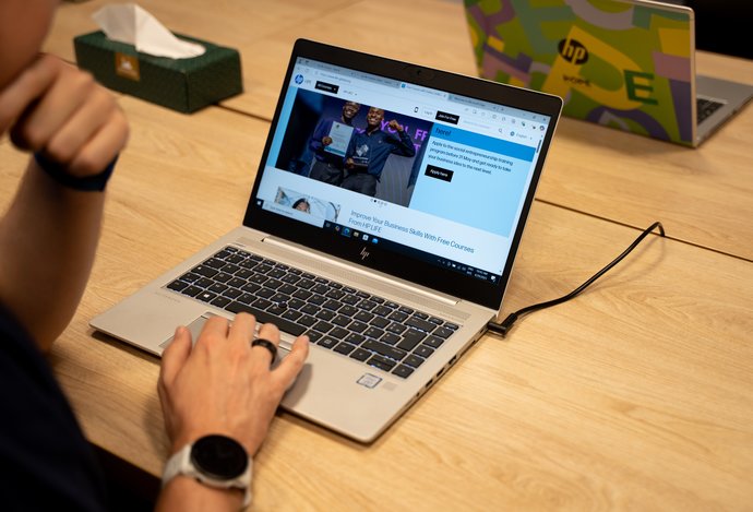 Photo HP spolu s YMCA pomôžu mladým s digitálnymi zručnosťami