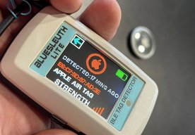 Photo Nový detektor BVS BlueSleuth-Lite odhalí skryté AirTagy a ďalšie lokátory, obmedzí stalking, nevyžiadané sledovanie osôb