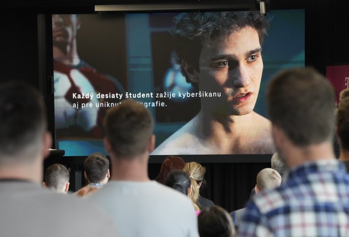 Photo Rastúcemu rozmeru kyberšikany bude čeliť nová iniciatíva Slovak Telekomu. Absolventi šikany ukážu, ako hľadať pomoc.