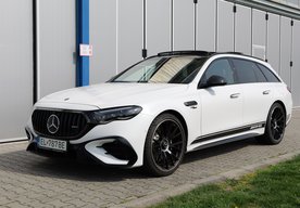 Photo Mercedes-AMG E 53 HYBRID 4MATIC+ kombi / Športovec do rodiny