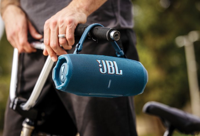 Photo JBL Charge 6 / Prenosný vodotesný reproduktor  s výborným zvukom