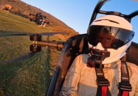 Photo Prvé preteky lietajúcich áut - nová éra motoristického športu