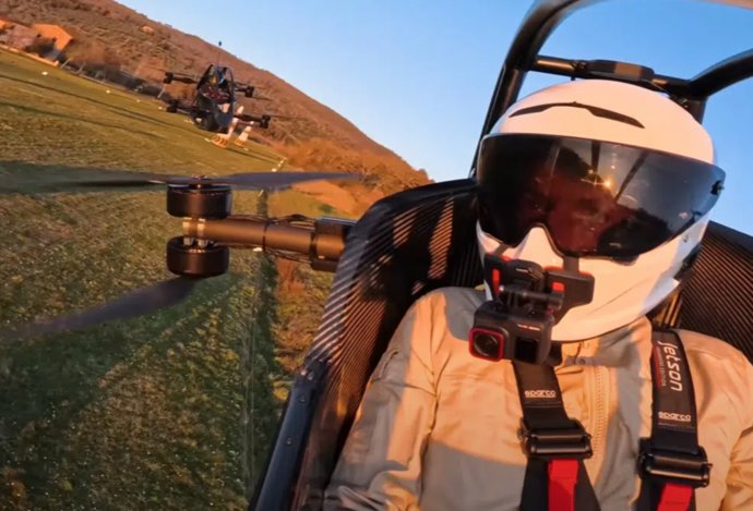 Photo Prvé preteky lietajúcich áut - nová éra motoristického športu