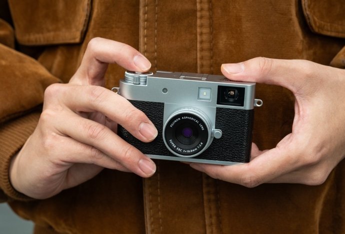 Photo Fujifilm X-Half: digitálny “retro” fotoaparát robí zábery na výšku ako smartfón