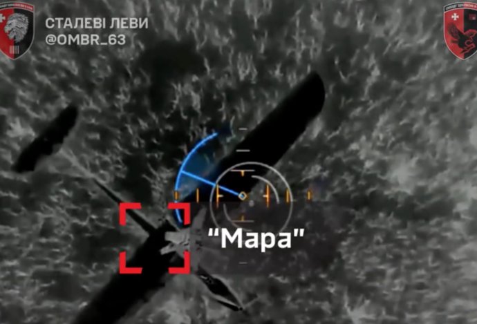 Photo Vojna dronov dosahuje novú úroveň: Ukrajinské UAV si navzájom pomáhajú