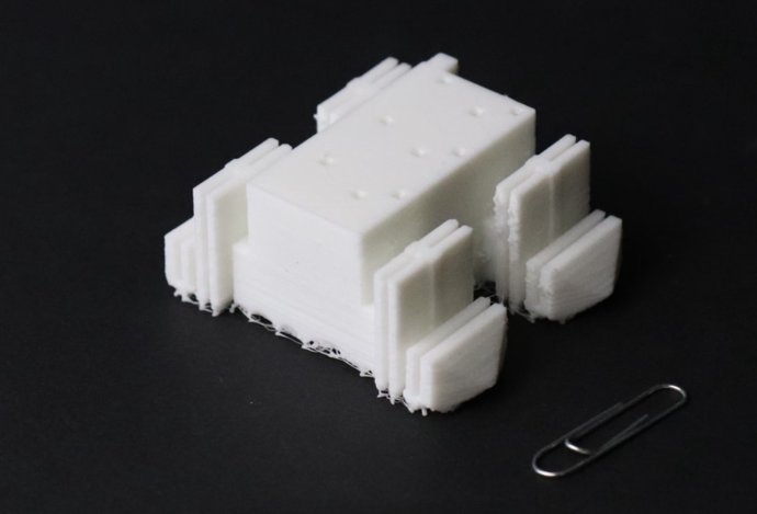 Photo Inovatívny robot dokáže odkráčať rovno z 3D tlačiarne, ktorá ho vyrobila