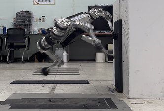 Photo Štvornohý robot Raibo exceluje v parkúre  