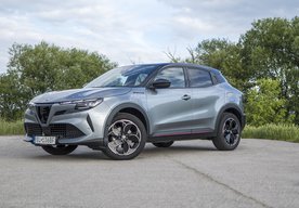 Photo Alfa Romeo Junior Elettrica Speciale / Šikovný sympatiak