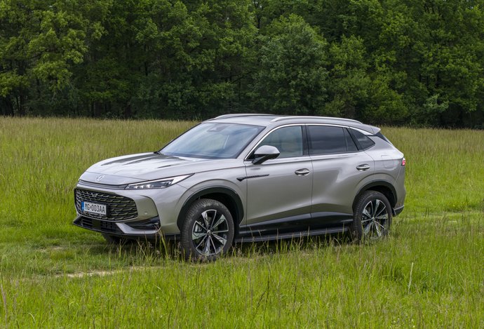 Photo MG HS PHEV / Veľa priestoru a dobrá spotreba