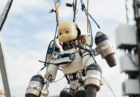 Photo Humanoidný robot iRonCub3 sa naučil lietať 