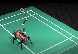 Photo Pokročilý robot vybavený AI si vami zahrá aj bedminton 