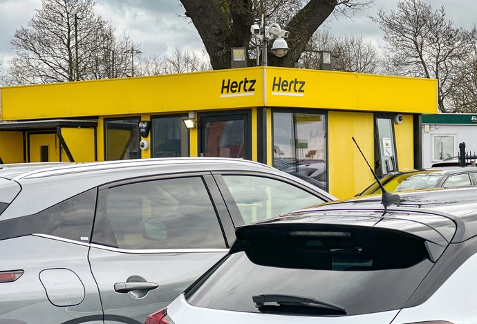 Photo AI začala v požičovniach Hertz kontrolovať škrabance pri vracaní áut 
