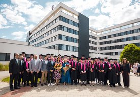 Photo Duálne vzdelávanie je stále populárnejšie. Dôkazom sú aj čerství absolventi, ktorí sa tešia z pracovných ponúk 