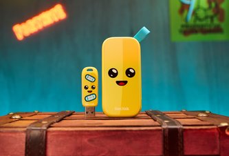 Photo Limitovaná edícia USB flash diskov Sandisk Šmolkovia a s ikonickou postavou antropomorfného banána Peely z videohry Fortnite