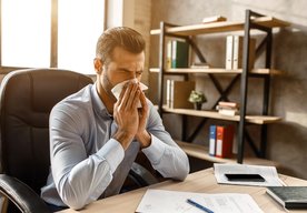 Photo Mikroskopické roje robotov vyčistia upchaté dutiny bez antibiotík