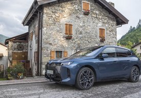 Photo BMW iX xDrive45 / Keď žiadny kopec nie je problém