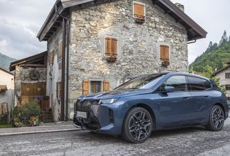 Photo BMW iX xDrive45 / Keď žiadny kopec nie je problém