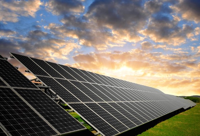 Photo Vedci naučili solárne panely “potiť sa” a prínos bol ohromujúci