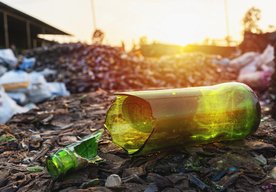 Photo Nová metóda premieňa plastový odpad na vodíkové palivo pomocou slnka