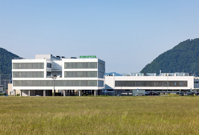 Photo Dynamický rozvoj kompetencií: Výskum a vývoj elektromobility v spoločnosti Schaeffler Kysuce 