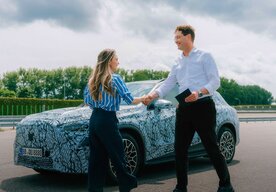 Photo Ola Källenius testuje úplne nový elektrický model GLC v piatich výzvach