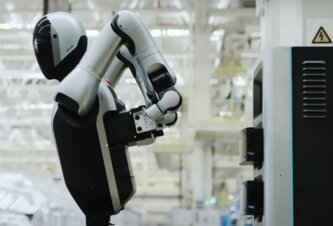 Photo Robot, ktorý nikdy nespí: Walker S2 si sám vymieňa batérie a otvára dvere prevádzke 24/7