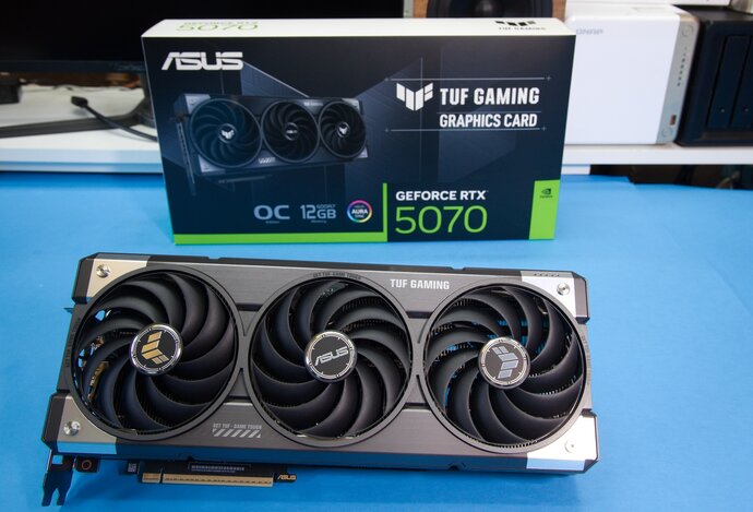 Photo ASUS TUF Gaming GeForce RTX 5070 -  výkonná grafika za akceptovateľnú cenu