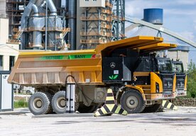 Photo Holcim a GreenWay nadväzujú strategickú spoluprácu v oblasti elektrifikácie ťažkej priemyselnej techniky