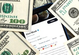 Photo Akcionári Tesly odklepli Muskovi šialený balík peňazí, súd to však vidí inak