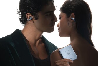 Photo Technológia ešte nikdy nevyzerala tak luxusne. Motorola predstavuje The Brilliant Collection s crystals by Swarovski®