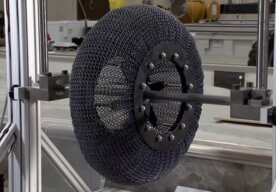 Photo Koniec defektom: NASA vynašla nezničiteľnú pneumatiku pre Mars, teraz si ju môžete kúpiť aj vy!