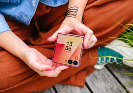 Photo Samsung Galaxy Z Flip7: Vreckový génius s umelou inteligenciou a novým väčším predným displejom