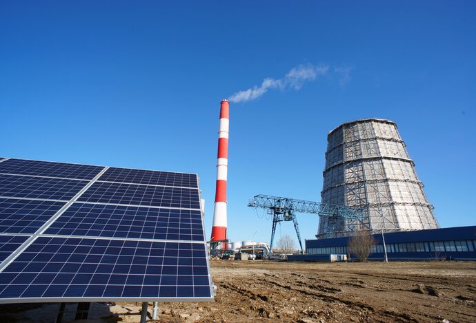 Photo Čína šliape na zelenej energii, USA sa zasekli pri uhlí