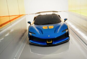 Photo Ferrari má riešenie na jazdu v meste a stopne vás skôr, než niečo odriete