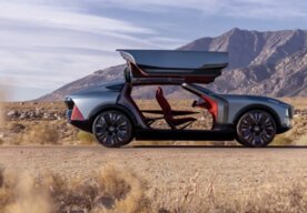 Photo Futuristický koncept od Cadillacu je hybrid luxusného SUV, púštnej buginy a wellness centra