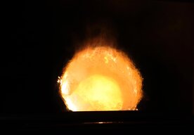 Photo Plazmové horáky horúcejšie ako Slnko menia plastový odpad na čisté palivo