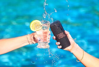 Photo Nový prenosný reproduktor JBL Grip s rozmermi malej plechovky