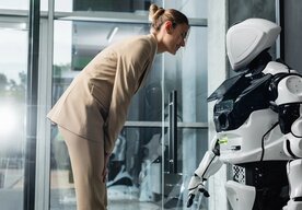 Photo Umelá inteligencia vám prácu nevezme, ale totálne ju zmení: Pripravte sa na novú realitu!