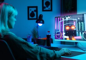 Photo Herní monitor nové generace s duálním režimem, technologií Ambiglow a inteligentním připojením: Philips Evnia 27M2N5901A 