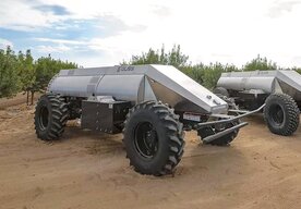 Photo Poľnohospodárska revolúcia: armáda robotov postrekuje stromy a likviduje burinu  