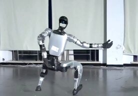 Photo Video: robot Unitree G1 s „antigravitačným“ režimom si dokáže udržať rovnováhu aj po riadnom kopanci 