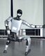 Photo Video: robot Unitree G1 s „antigravitačným“ režimom si dokáže udržať rovnováhu aj po riadnom kopanci 