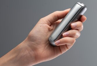 Photo Inovatívna technológia v kompaktnom kabáte – Ploom AURA posúva bezdymové zariadenia na novú úroveň