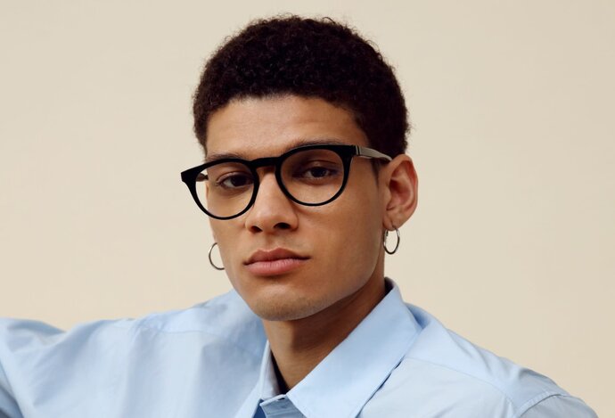 Photo Koniec okuliarov na čítanie a do diaľky. Tieto zaostrujú samé v zlomku sekundy 