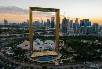 Photo Red Bull spúšťa globálnu súťaž Tetris s 2 500 dronmi v 150-metrovom Dubai Frame