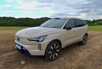 Photo Volvo EX90 Twin Motor Performance / Výkonný koráb diaľnic