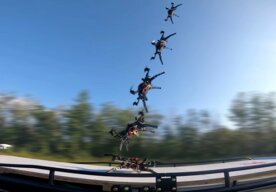 Photo Prelomová inovácia: Drony už dokážu pristávať na idúcom aute aj v rýchlosti 110 km/h 